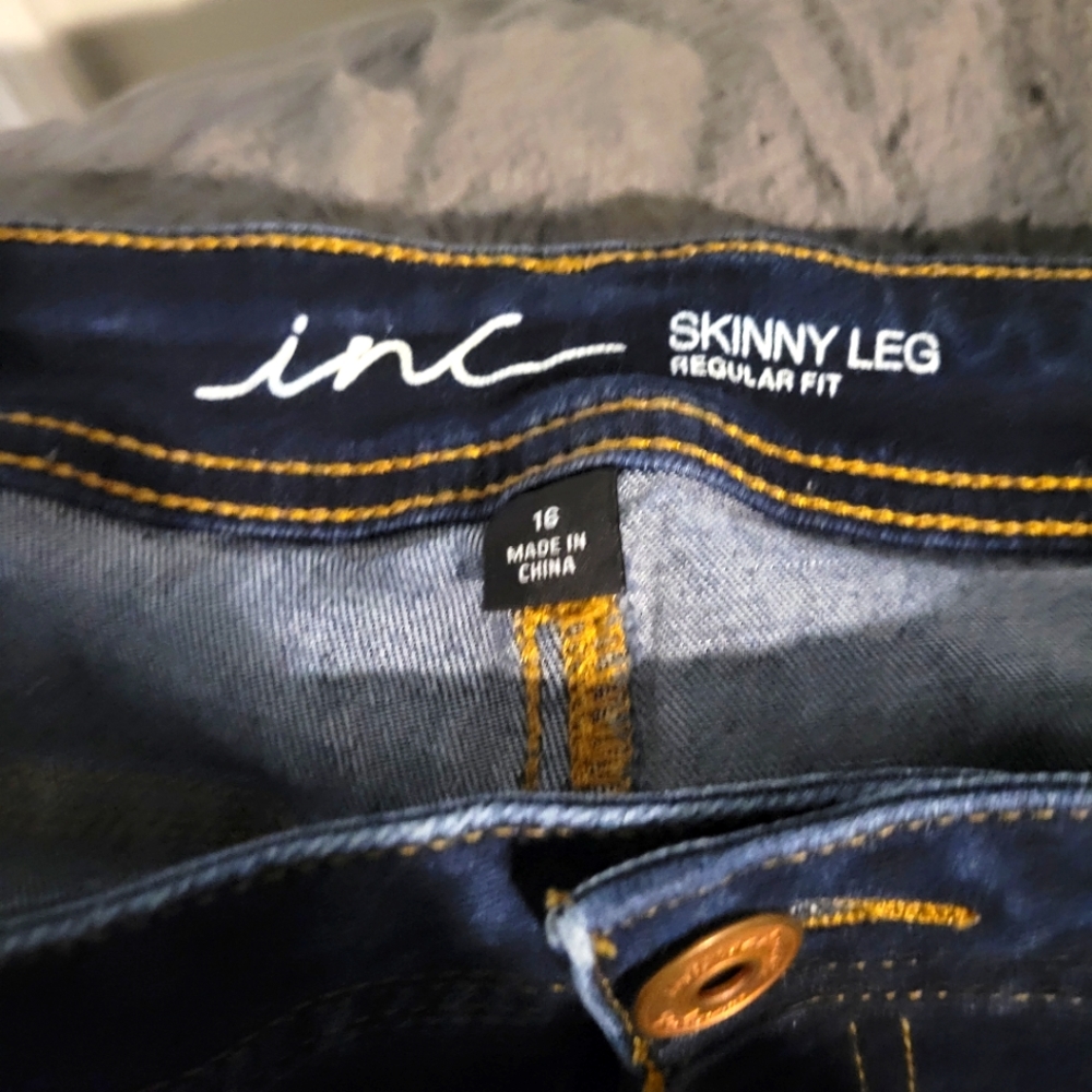INC. 16 skinny leg jeans